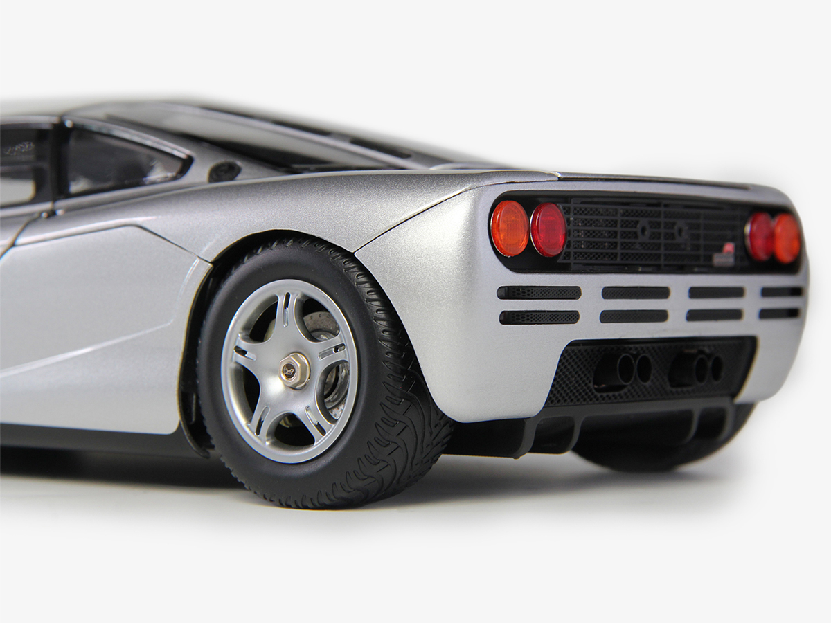 PRÉ-VENDA *** McLaren F1 1:18 LCD Models Prata - 19 anos! Loja on