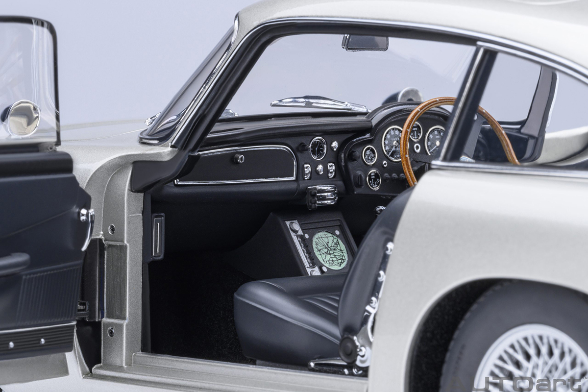 Aston Martin DB5 James Bond 007 Goldfinger 1:18 Autoart Prata - 19