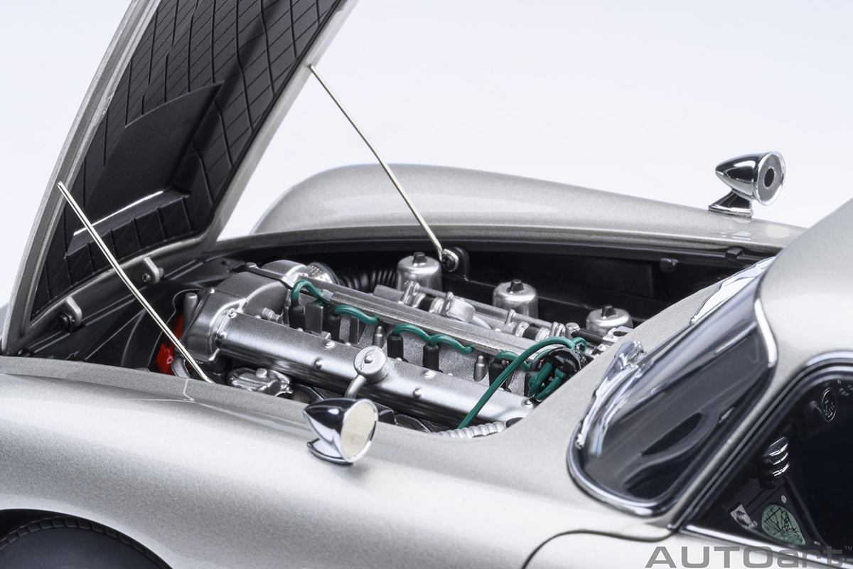 Aston Martin DB5 James Bond 007 Goldfinger 1:18 Autoart Prata - 20