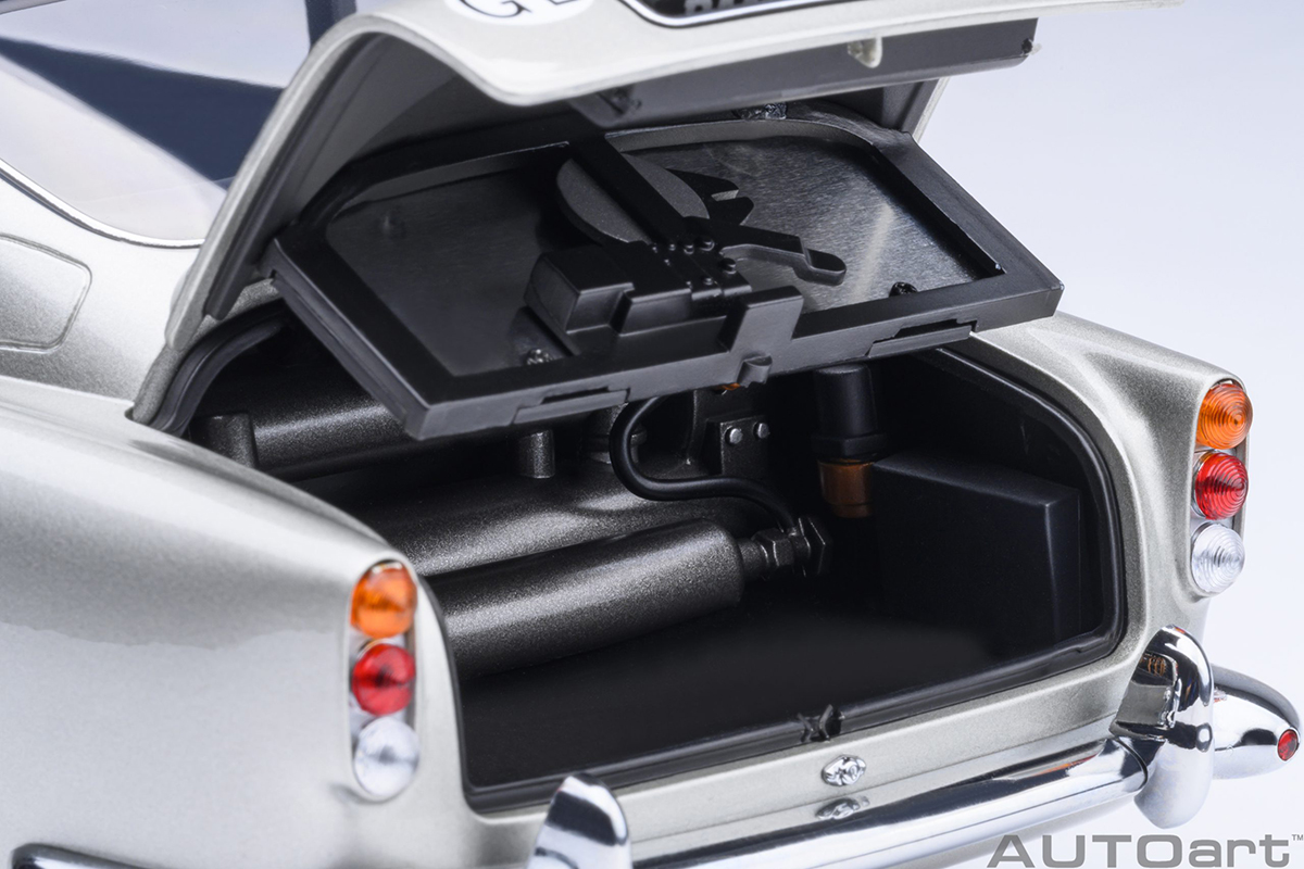 Aston Martin DB5 James Bond 007 Goldfinger 1:18 Autoart Prata - 19