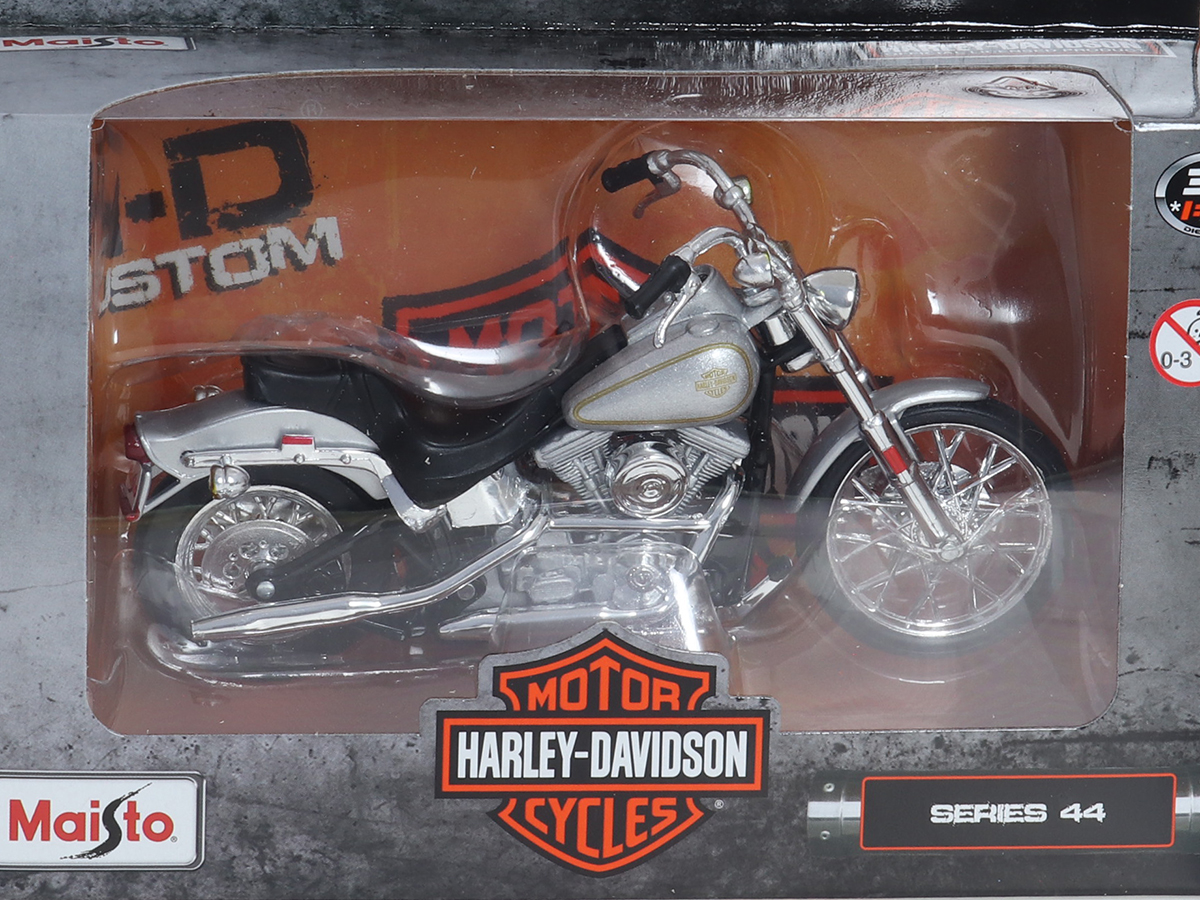 Harley Davidson FXST Softail 1984 Maisto 1:18 Série 44 - 20 anos