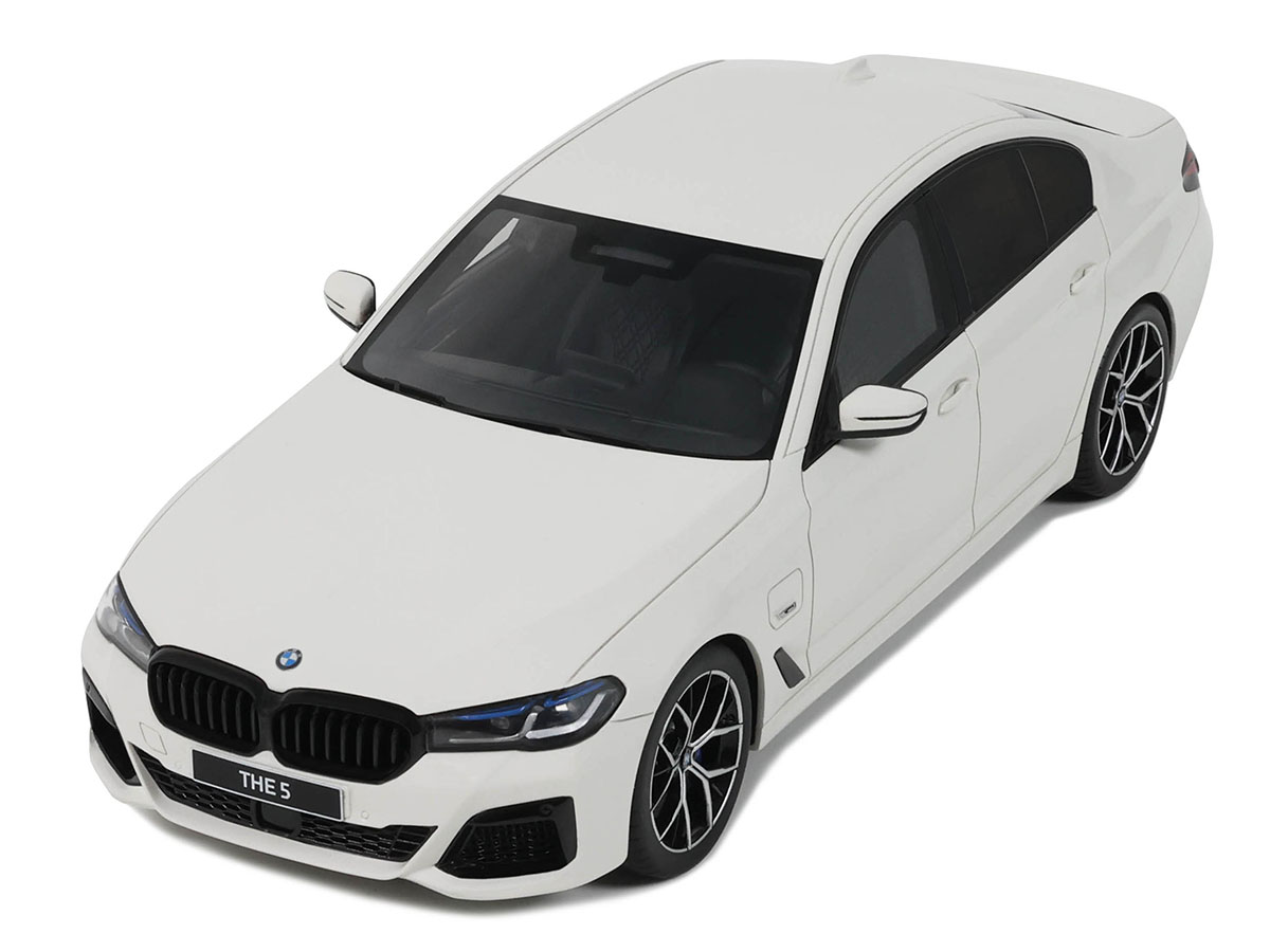 GT SPIRIT 1/18  545e xDrive Mスポーツ BMW 545e X Drive Saloon M Sport 2023 1:18 GT Spirit Branco - 20