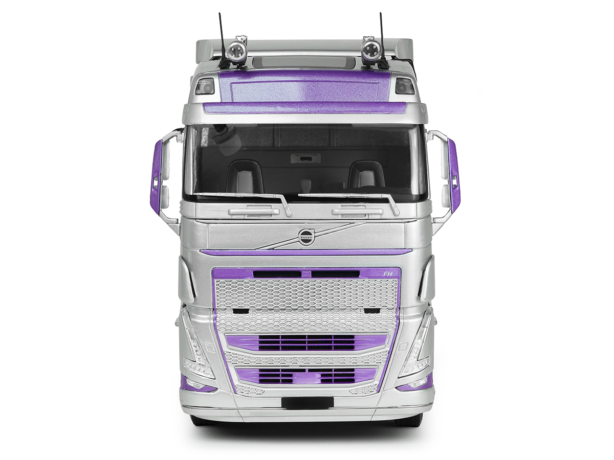 Volvo Trucks FH16 Globetrotter XL 2023 1:24 Solido Prata - 20 anos