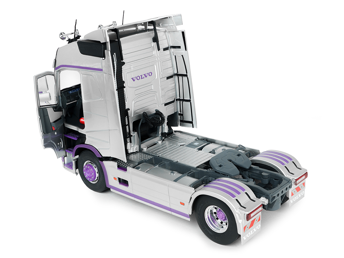 Volvo Trucks FH16 Globetrotter XL 2023 1:24 Solido Prata - 20 anos