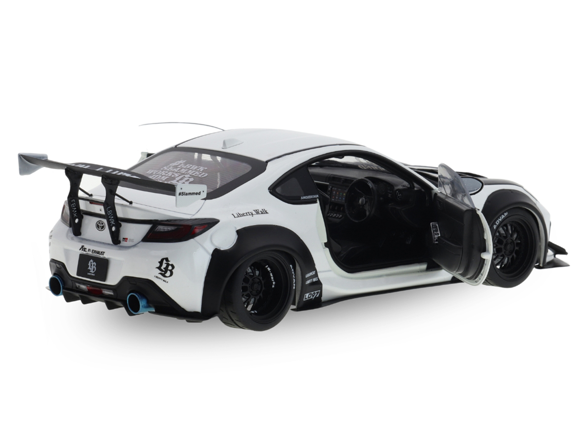 Toyota GR86 Liberty Walk Body Kit 2024 1:18 Solido Branco - 20