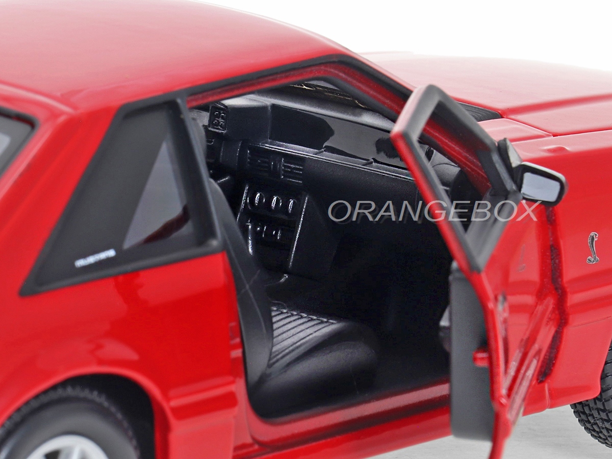 Miniature MAISTO Ford Mustang SVT Cobra 1993 Rouge - Échelle 1:24 - Capot & Portes Ouvrants - Métal Die-Cast