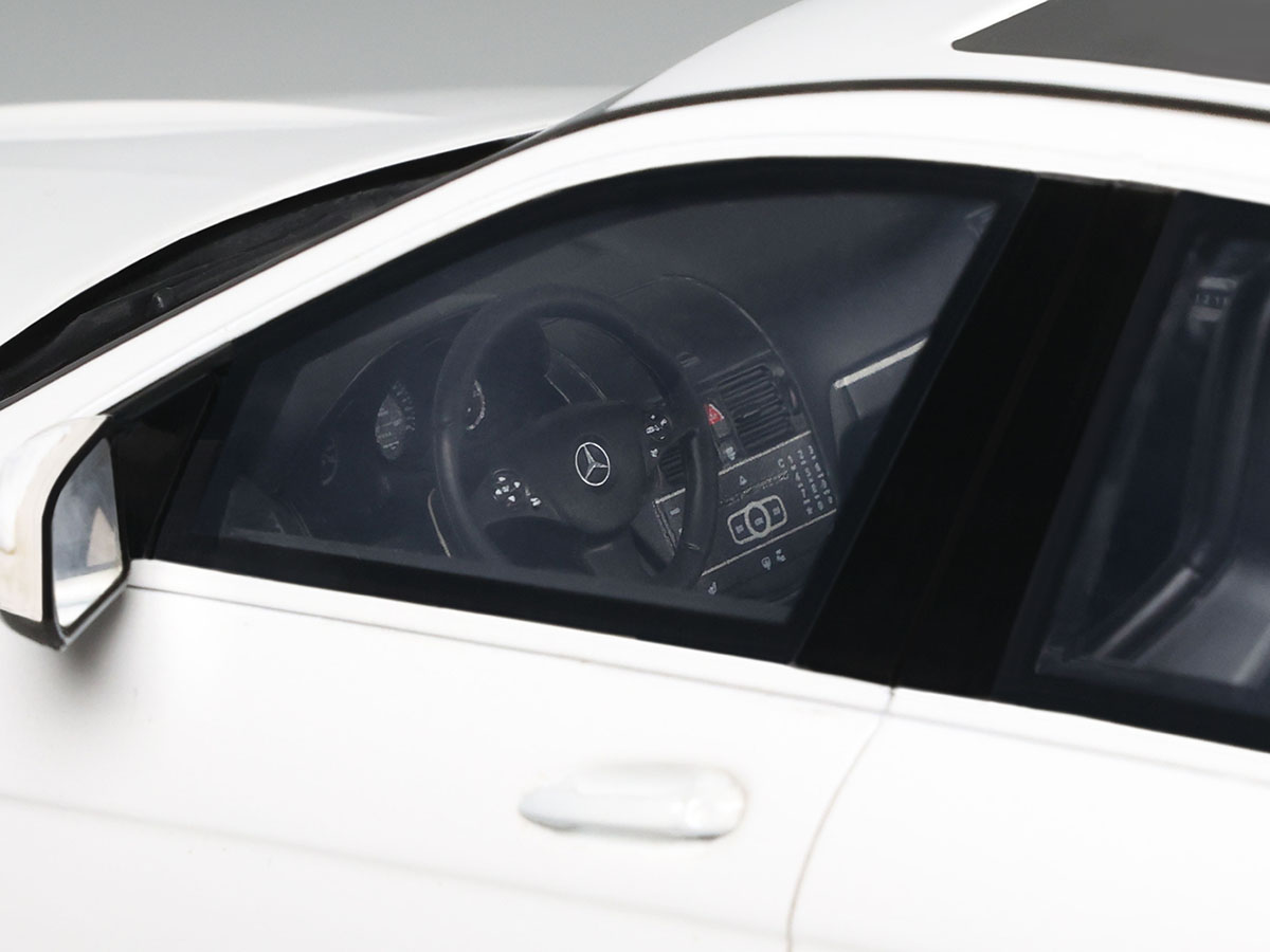 Mercedes Benz C63 AMG 2007 1:18 GT Spirit Branco - 20 anos! Loja