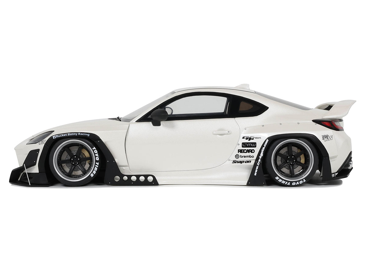 Toyota GR86 Pandem Body Kit 2023 1:18 GT Spirit Branco - 20 anos