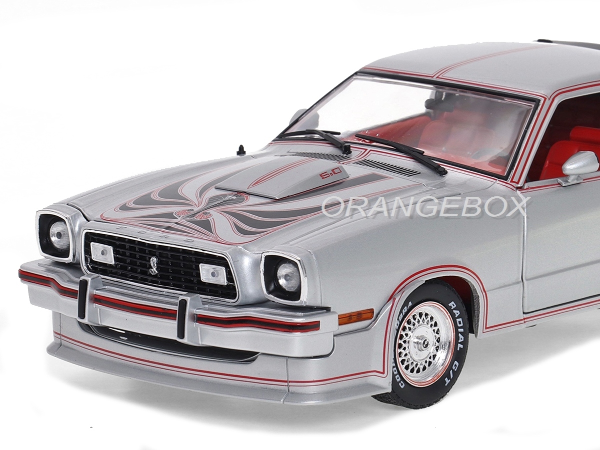 Ford Mustang II 1978 King Cobra 1:18 Greenlight Prata - 20 anos