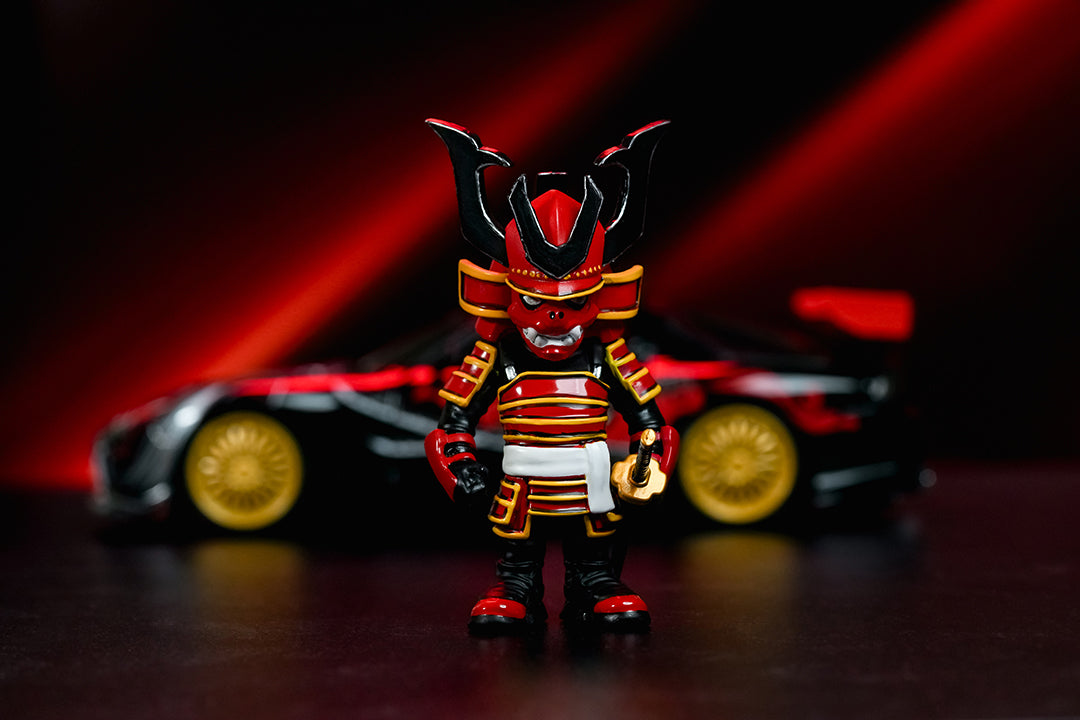Mazda RX-7 1993 Lab Monkeys + Figura Saru 1:24 Jada Toys - 20 anos