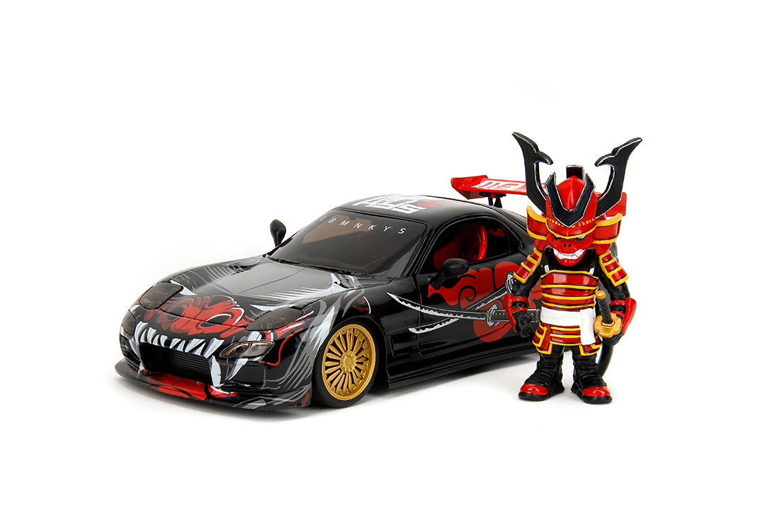 Mazda RX-7 1993 Lab Monkeys + Figura Saru 1:24 Jada Toys - 20 anos