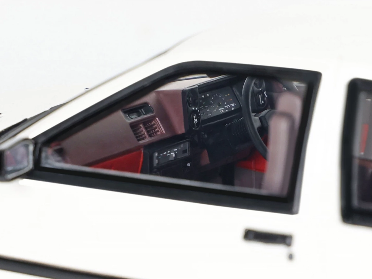 Toyota Sprinter Trueno AE86 1985 1:18 OttOmobile Branco - 20 anos