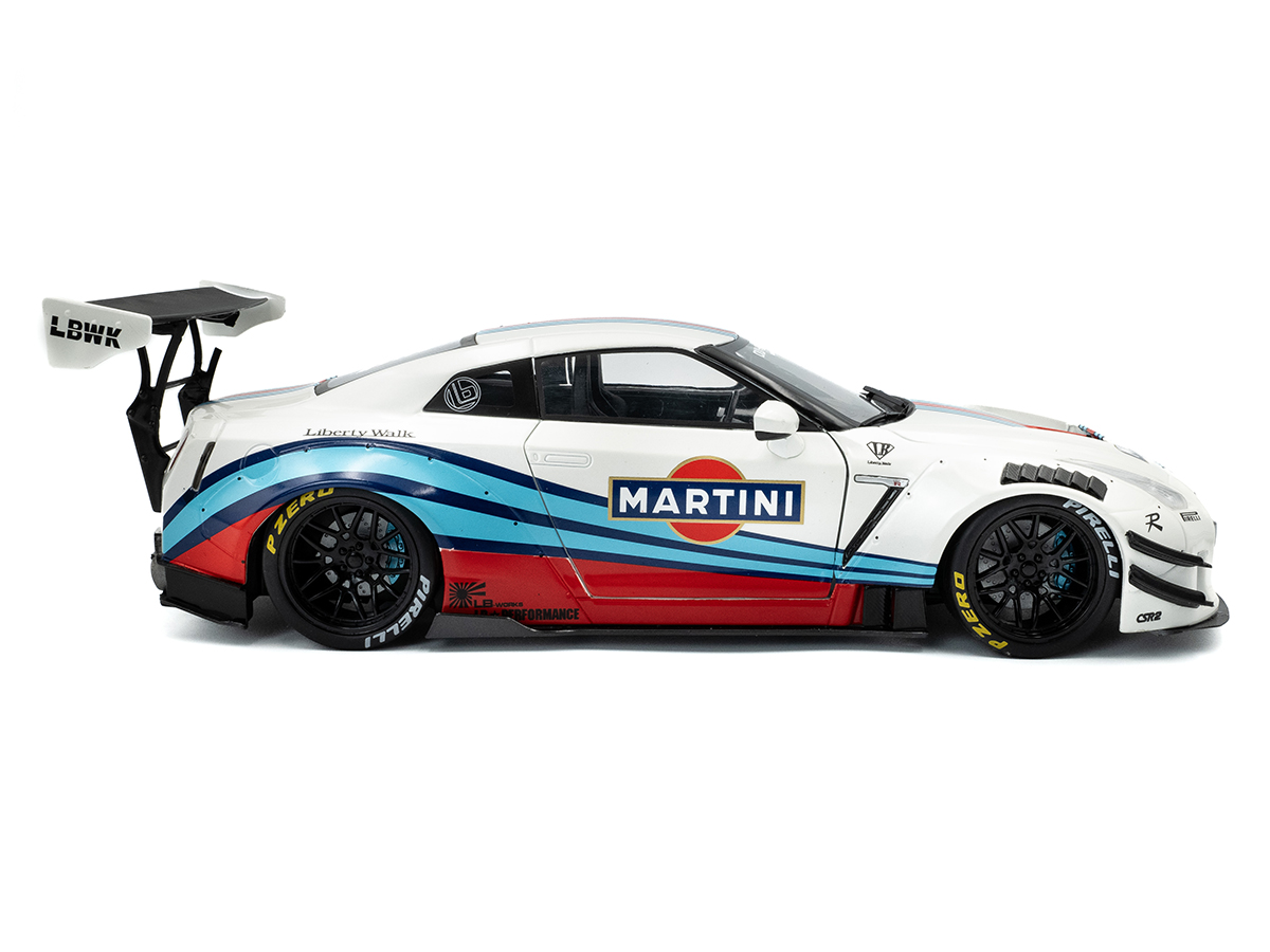 Liberty Walk Nissan GT-R ミニカーセット Nissan GT-R (R35) 2022 Liberty Walk Body Kit 2.0 1:18 Solido