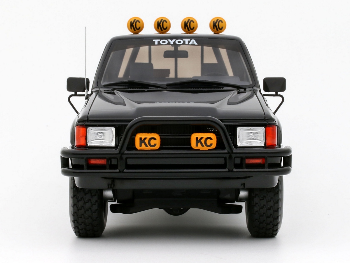 Toyota Hilux SR5 Glossy Black 202 1985 1:18 OttOmobile - 20 anos