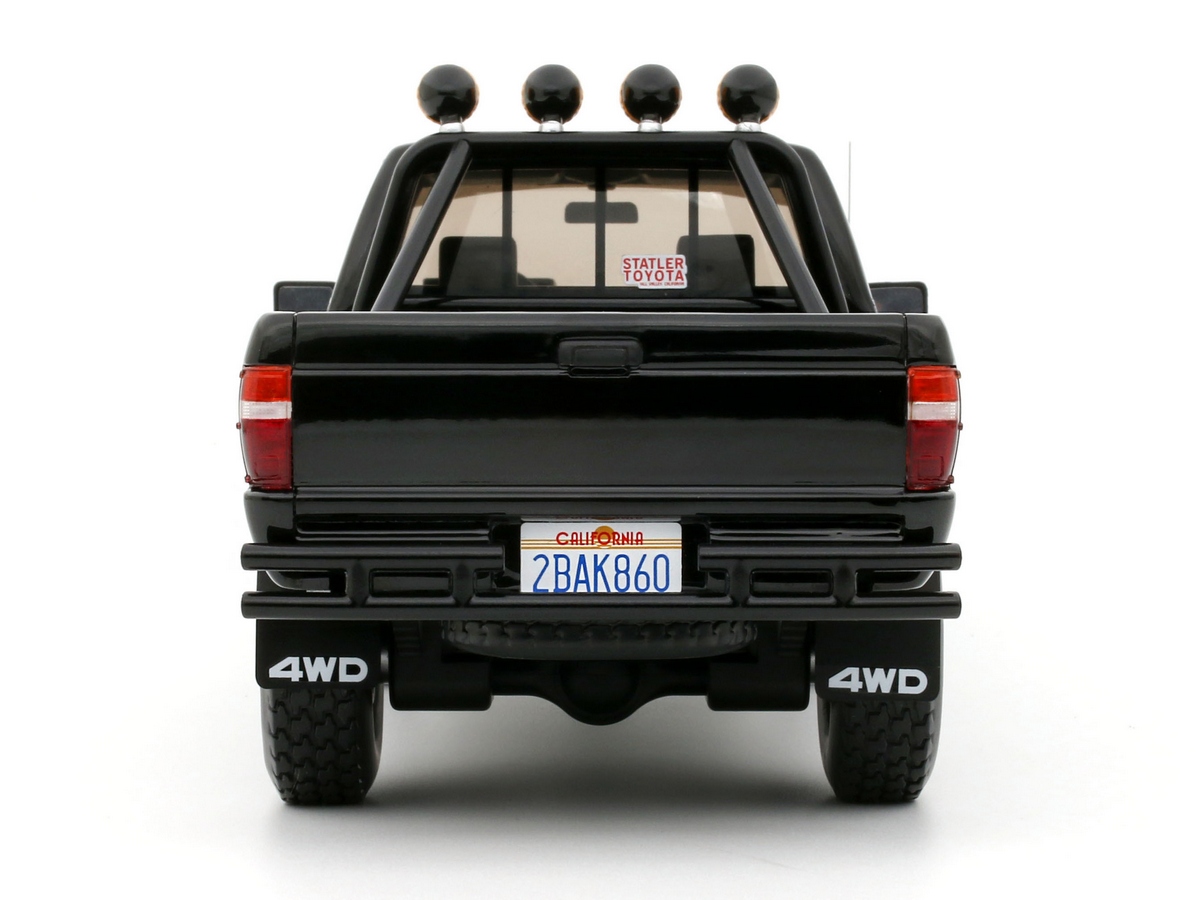Toyota Hilux SR5 Glossy Black 202 1985 1:18 OttOmobile - 20 anos