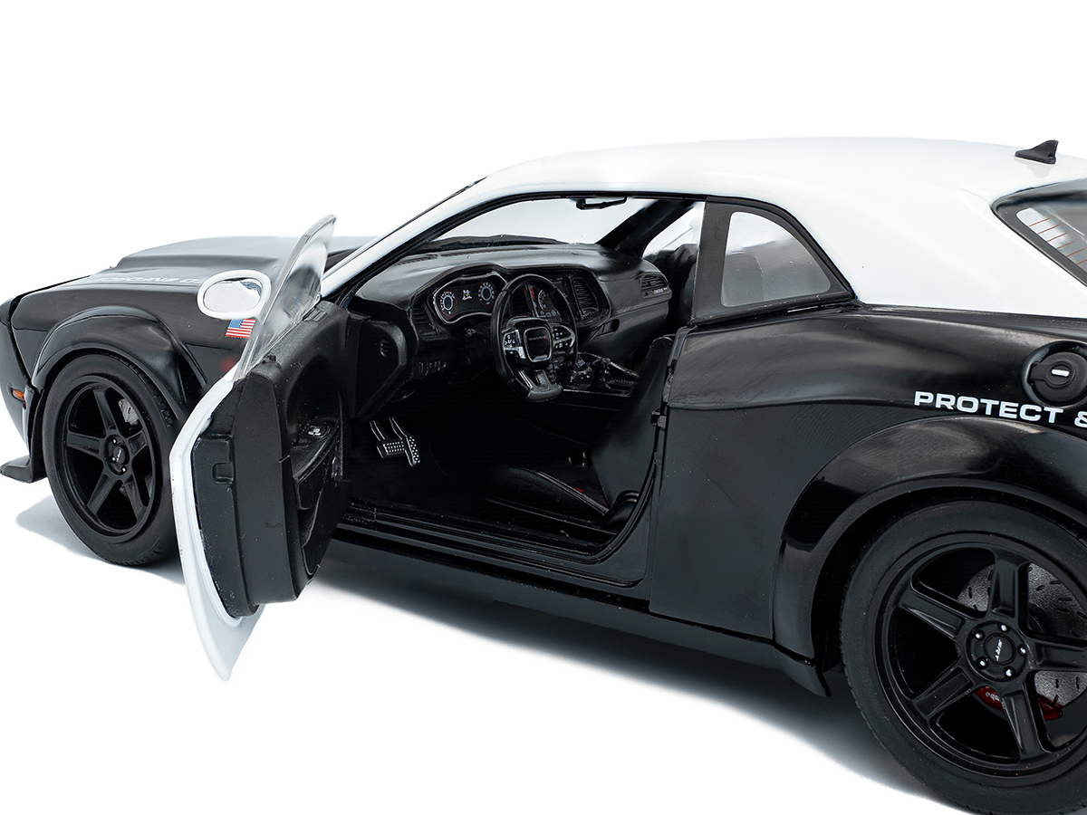 Dodge Challenger R/T Scat Pack Widebody Highway Police 2023 1:18