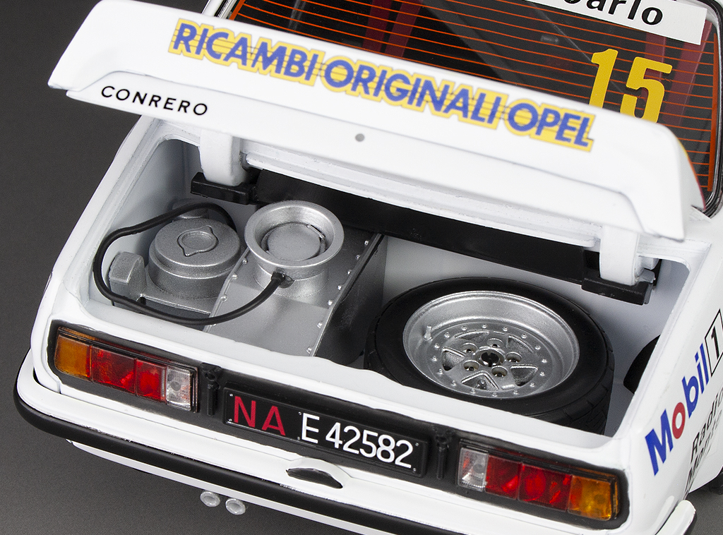 Miniatures montées - Opel 1982 Rohrl 1/18 Sunstar