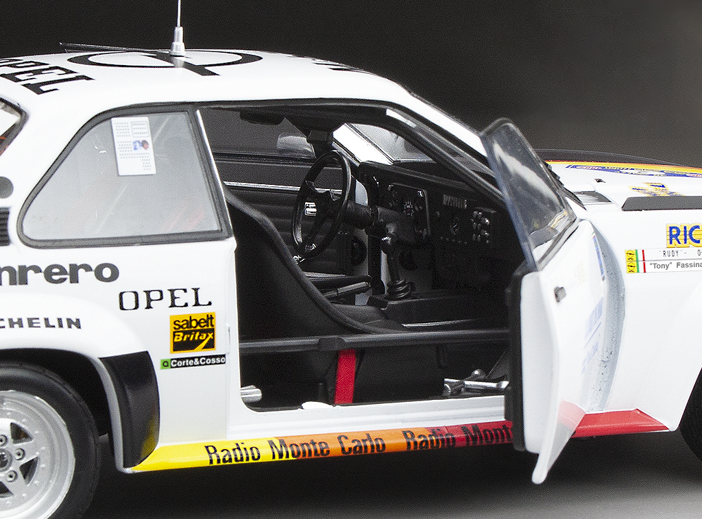 Opel 1982 1/18 Sunstar pas cher
