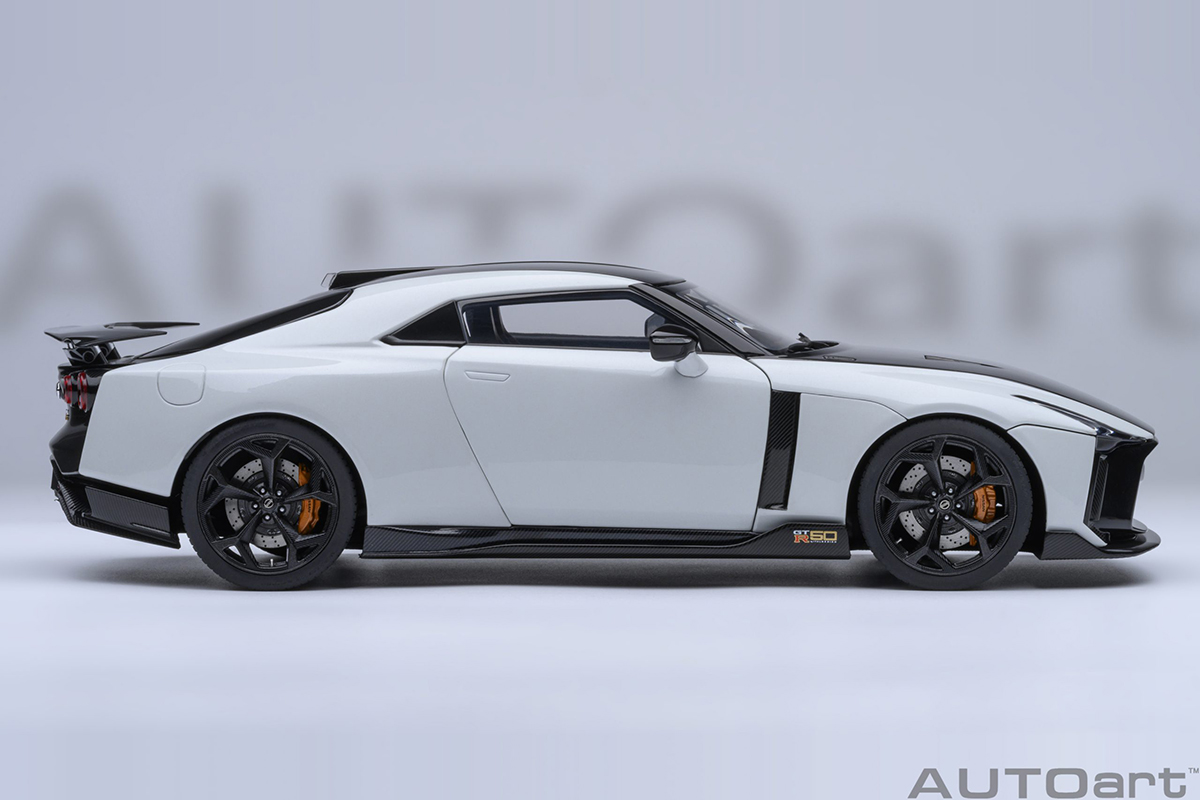 Nissan GT-R50 by ITALDESIGN 1:18 Autoart Branco - 20 anos! Loja on
