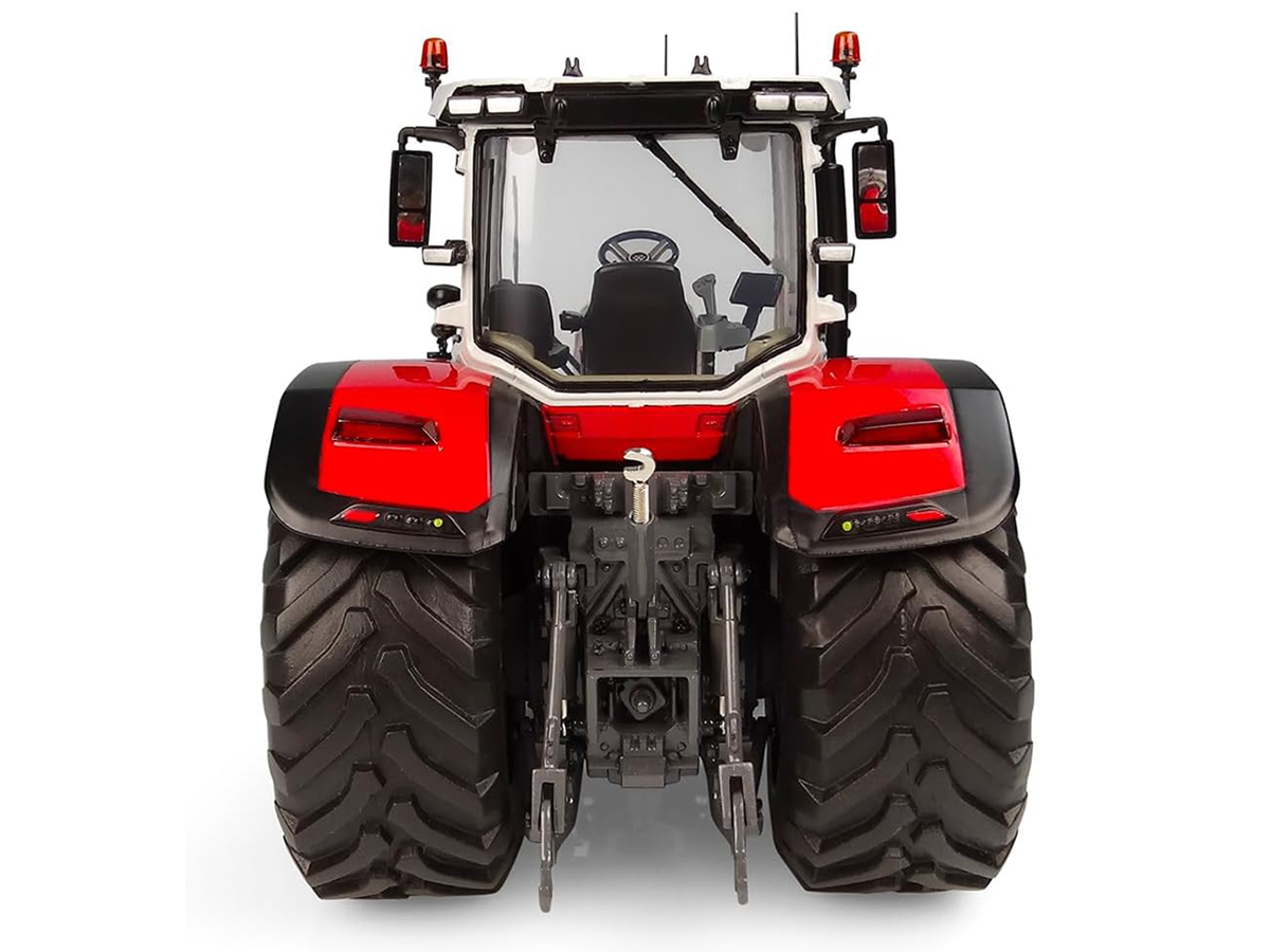 Trator Massey Ferguson 8S.265 1:32 Universal Hobbies - 19 anos