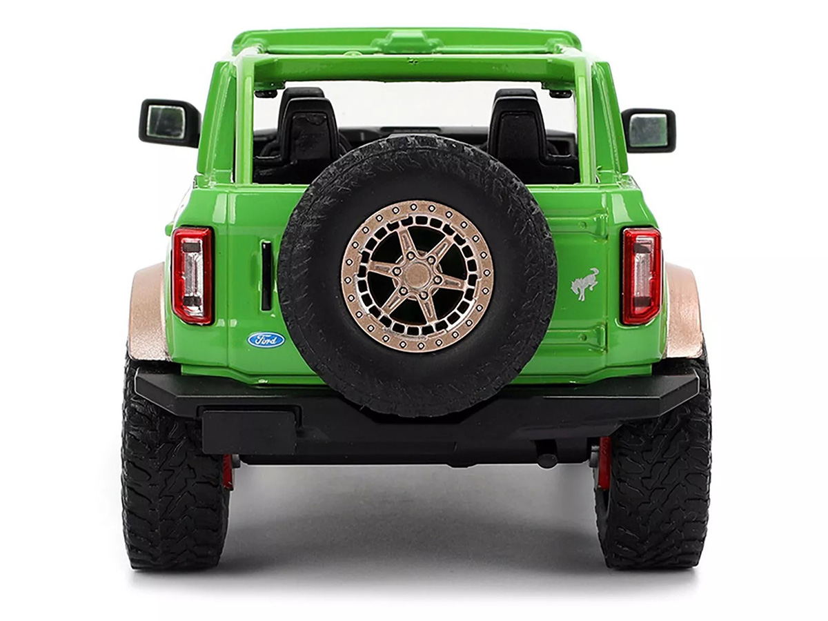 Ford Bronco 2021 + Figura M&M 1:24 Jada Toys Verde - 20 anos! Loja