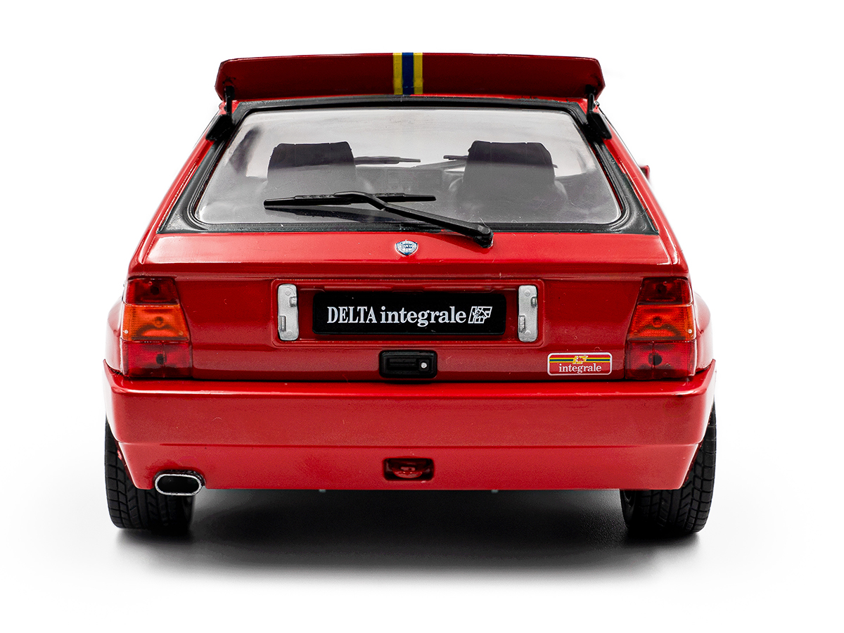 Lancia Delta HF Integrale Edizione Finale 1995 1:18 Solido