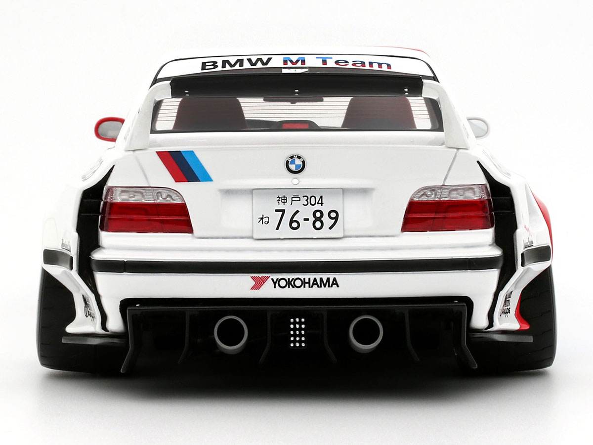 BMW E36 Khyzyl Saleem 2024 1:18 OttOmobile Branco - 20 anos! Loja