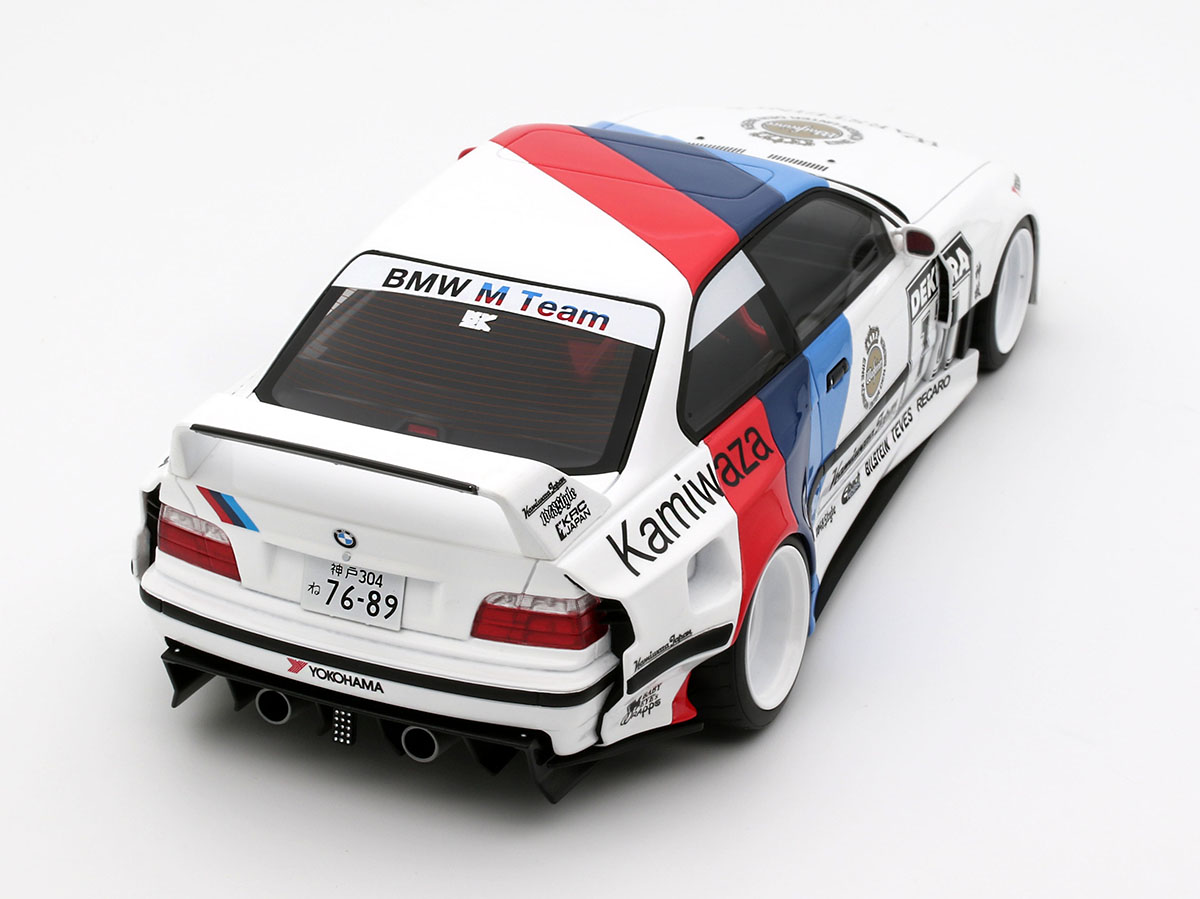 BMW E36 Khyzyl Saleem 2024 1:18 OttOmobile Branco - 20 anos! Loja
