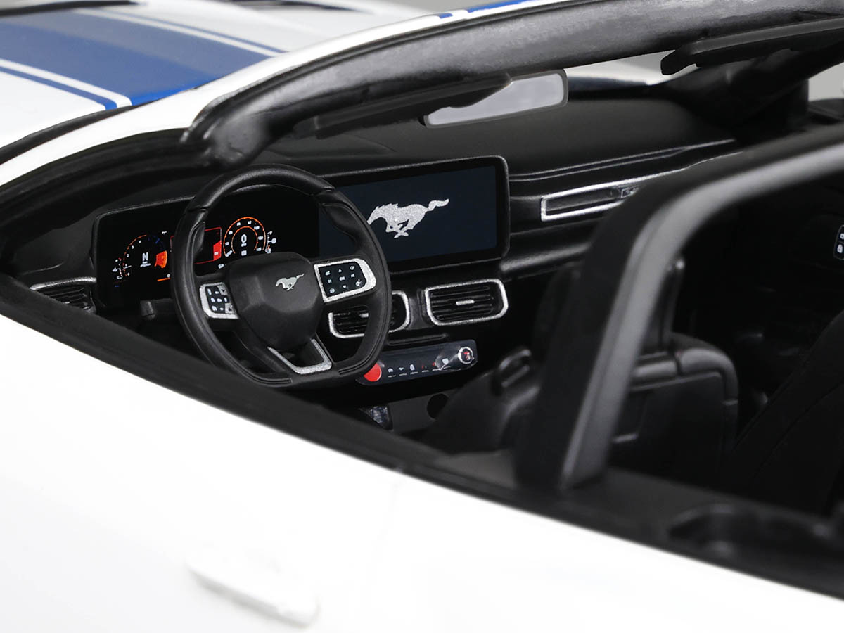 Shelby Mustang Super Snake 2025 1:18 GT Spirit Branco - 20 anos