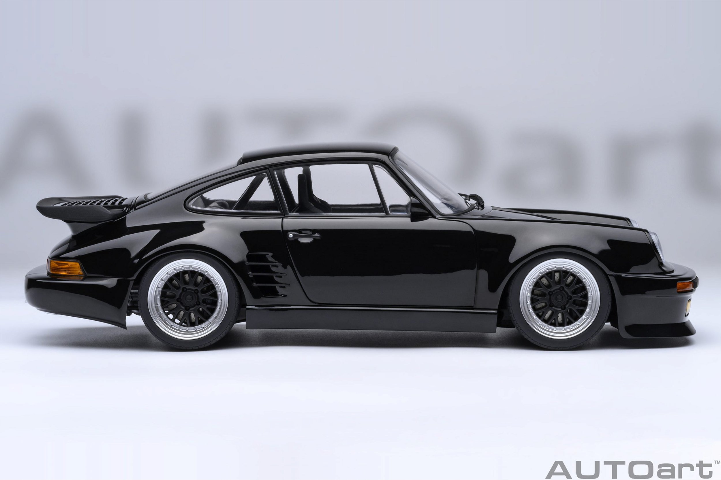Porsche 911 930 Turbo Wangan Midnight Blackbird 1:18 Autoart Preto