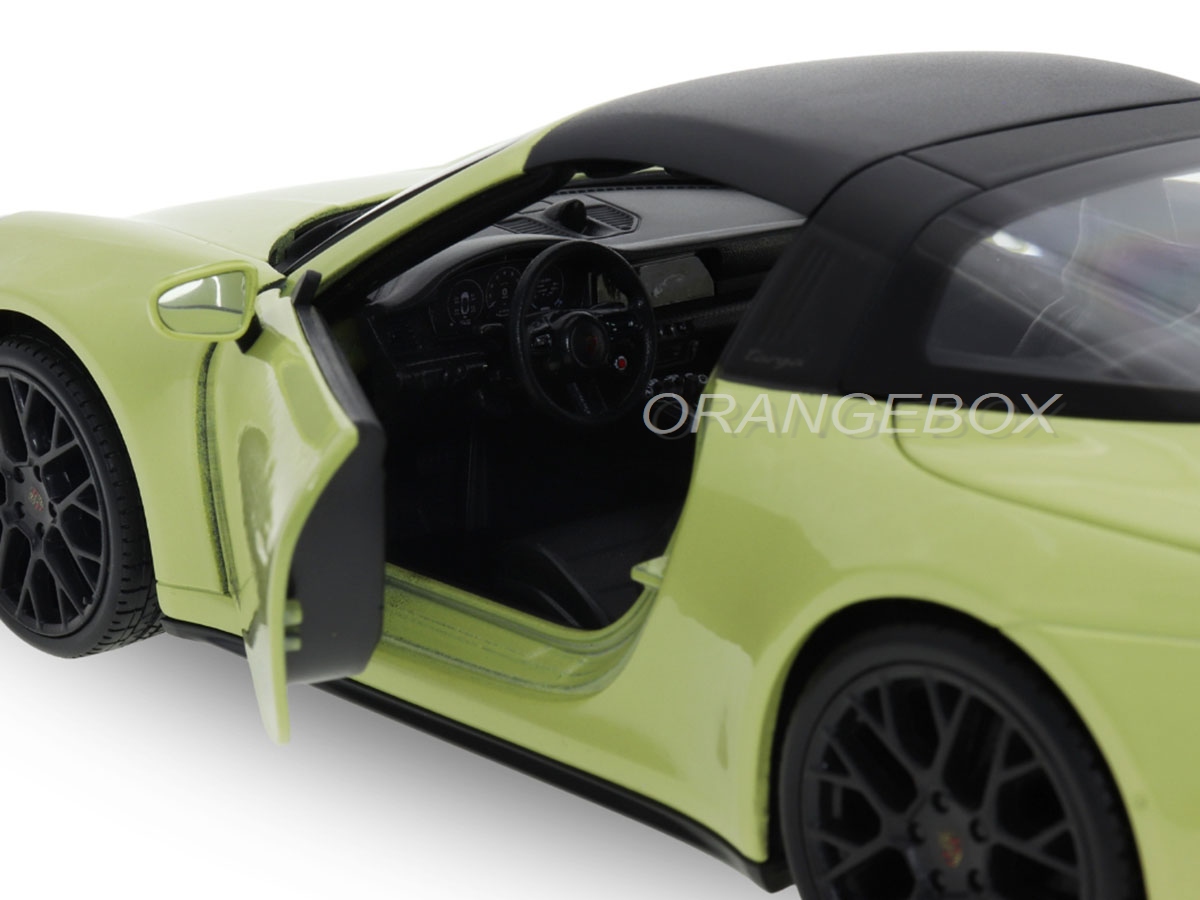 Porsche 911 Targa 4 GTS (992.2) 1:18 Maisto Amarelo - 20 anos