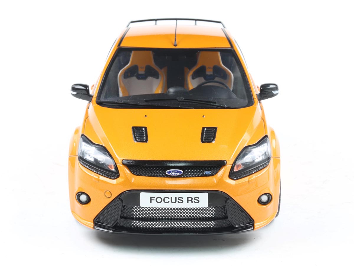 Ford Focus RS MK2 Pack RS Plus 2009 1:18 Solido Laranja - 19 anos