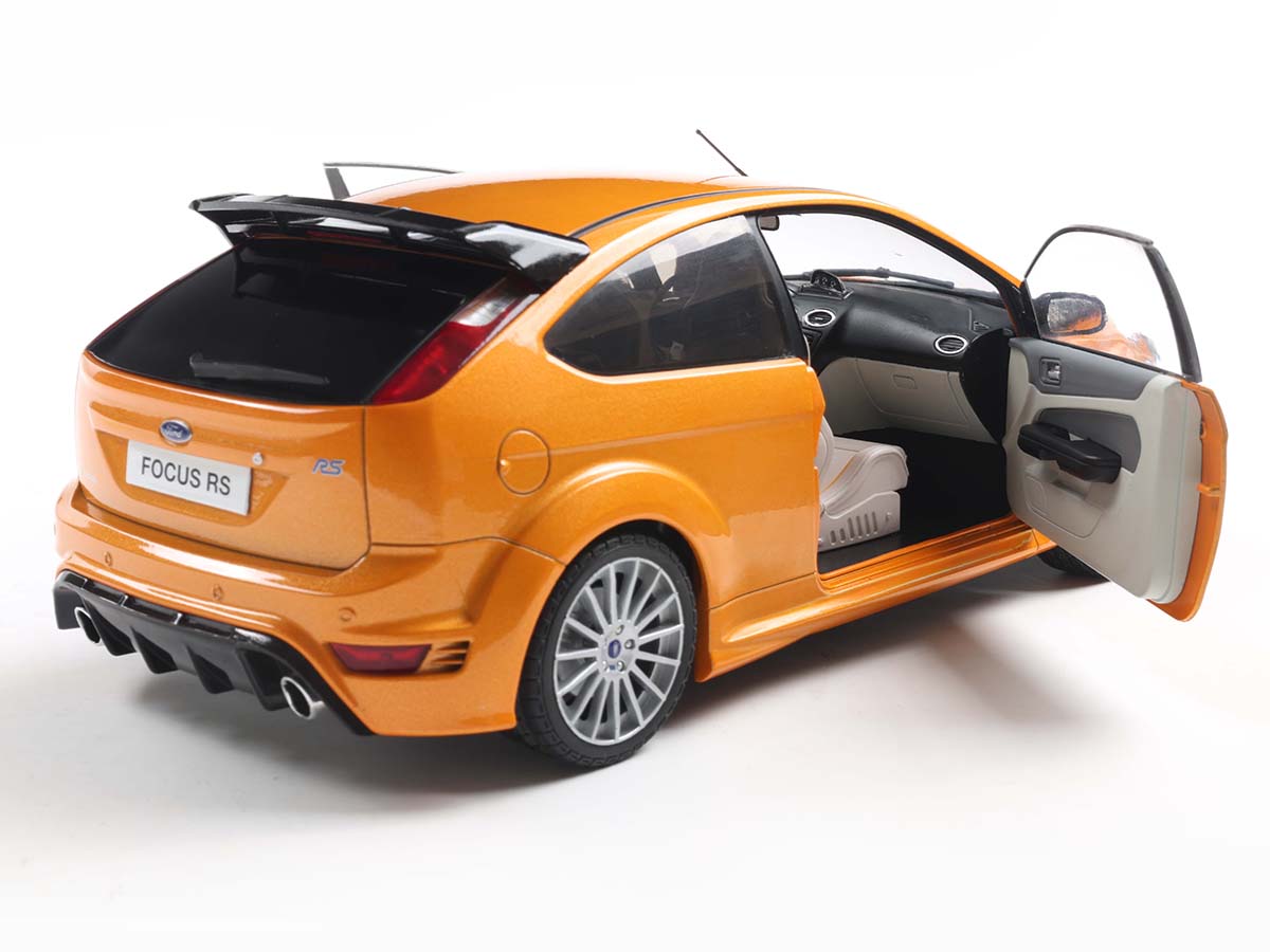Coming soon in 1/18 from Solido, Ford Focus RS Mk2 , Ultimate Green or Frozen White, £55 each, contact us to pre order