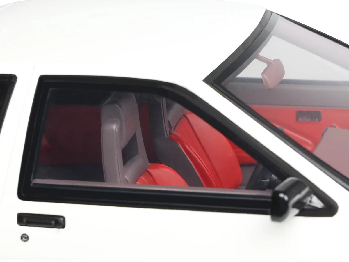 Toyota Sprinter Trueno AE86 1985 1:18 OttOmobile Branco - 20 anos