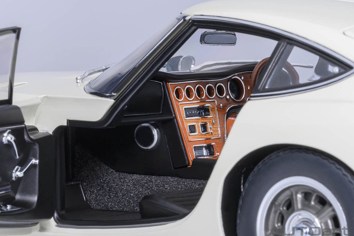 Toyota 2000GT 1967 1:18 Autoart Branco - 20 anos! Loja on-line de