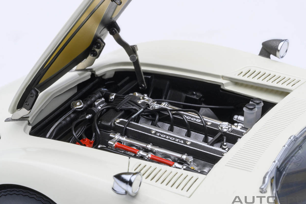 Toyota 2000GT 1967 1:18 Autoart Branco - 20 anos! Loja on-line de