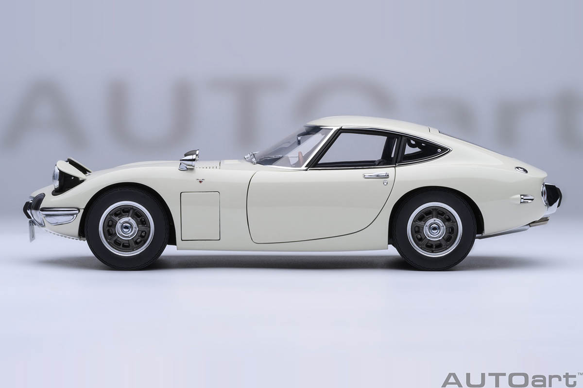 Toyota 2000GT 1967 1:18 Autoart Branco - 20 anos! Loja on-line de
