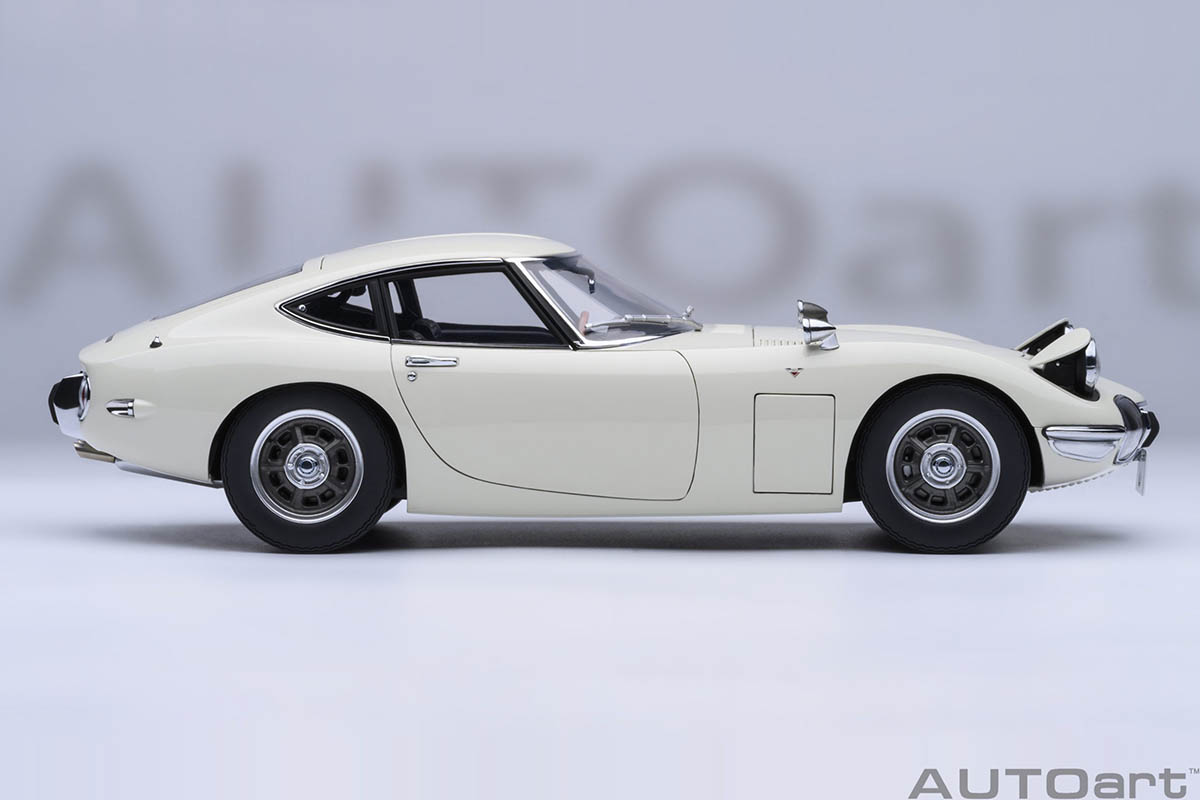 Toyota 2000GT 1967 1:18 Autoart Branco - 20 anos! Loja on-line de