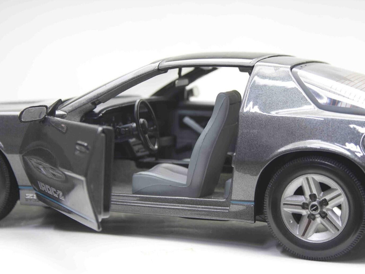 Chevrolet Camaro IROC 1985 1:18 Sunstar Prata - 20 anos! Loja on