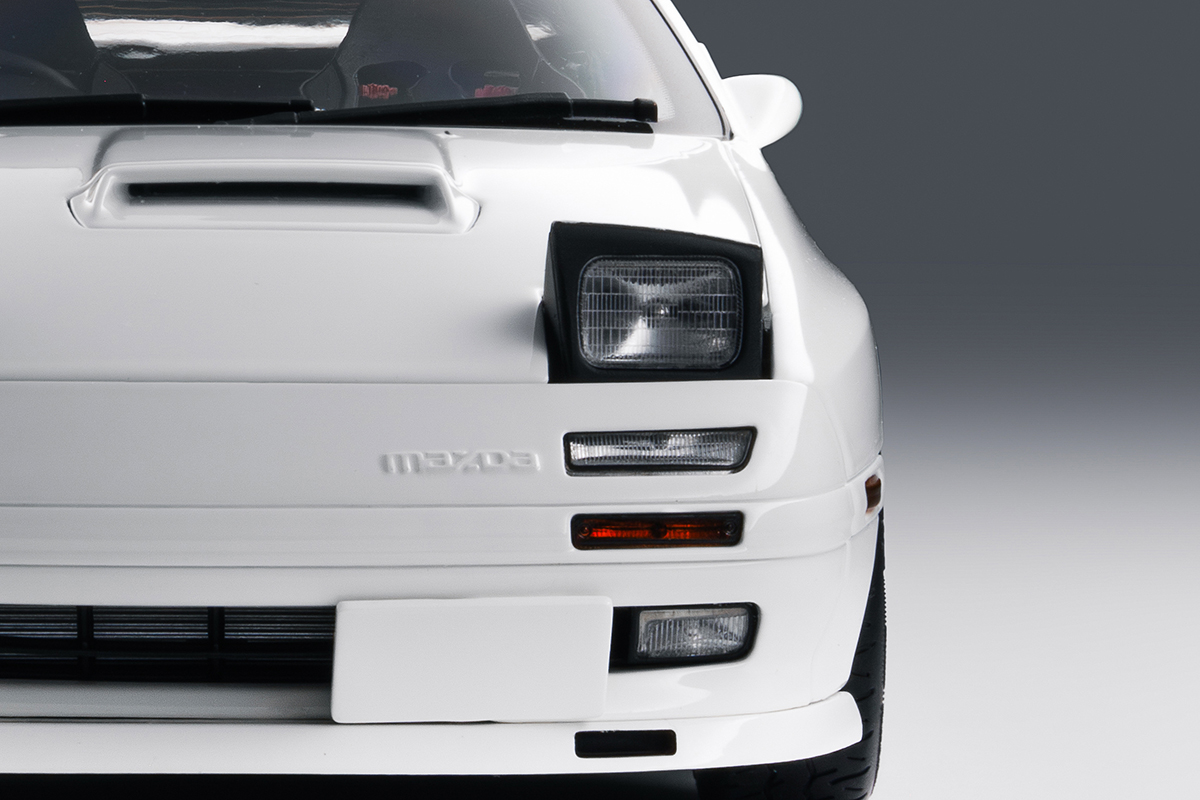 Mazda Savanna RX-7 (FC3S) TAKAHASHI RYOSUKE c/ figura 1:18 Whelart