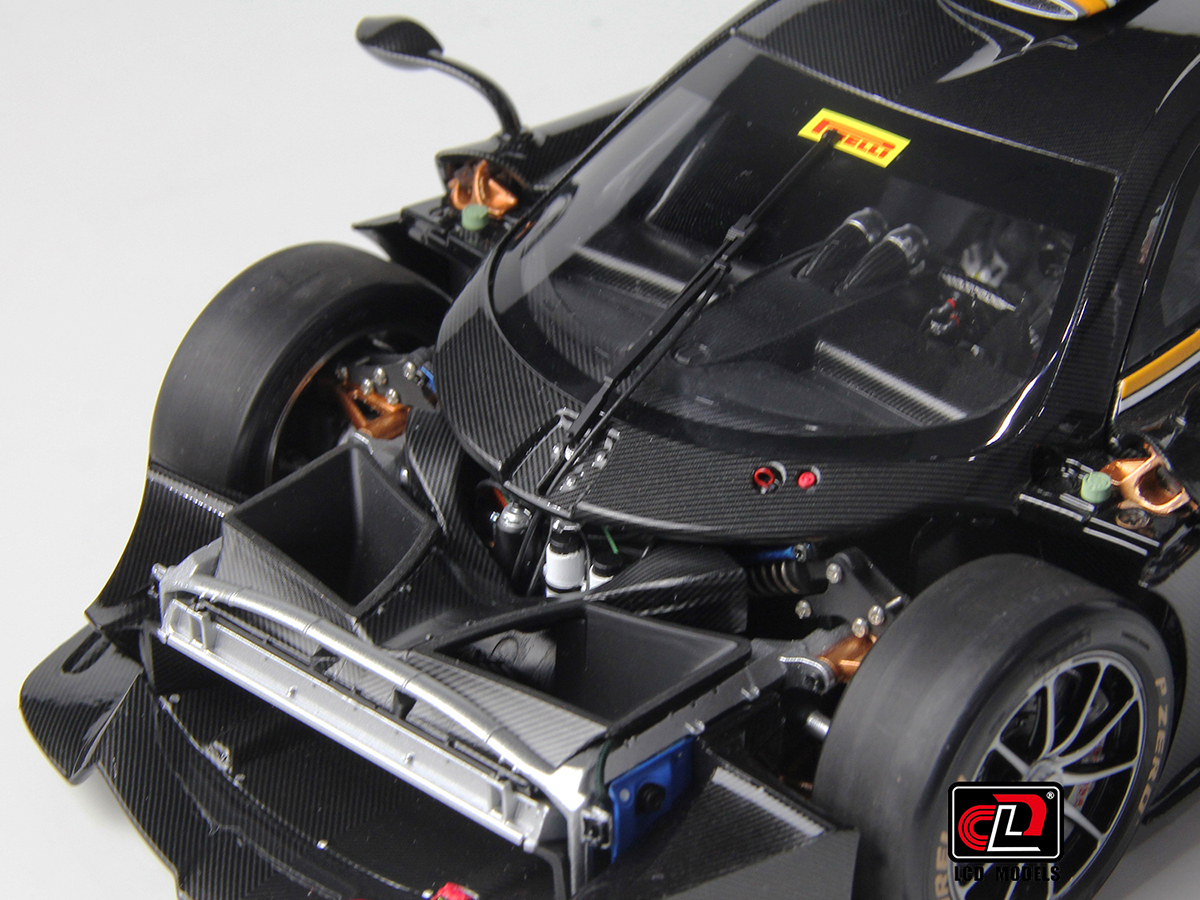 PRÉ-VENDA *** Pagani Huayra R 1:18 LCD Models Carbon Black - 20