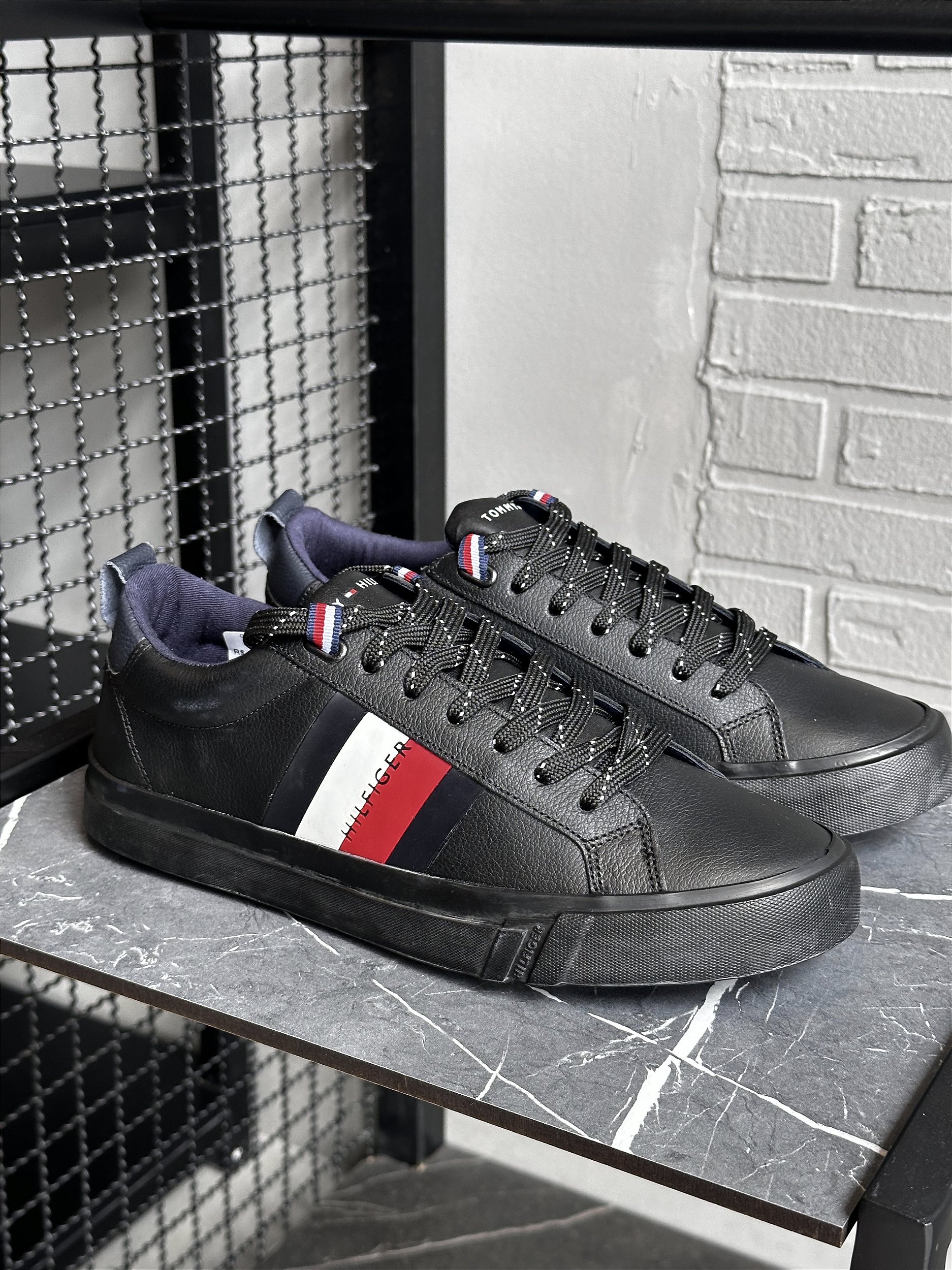 Tenis tommy Hilfiger todo preto BRX CONCEPT