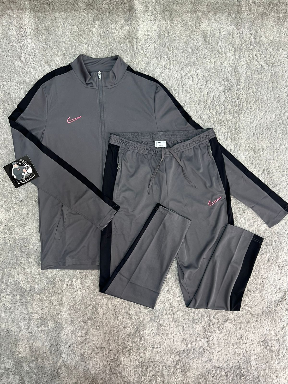CONJUNTO NIKE DRI FIT ACADEMY 2024 CINZA Loja Vei do tenis os melhores