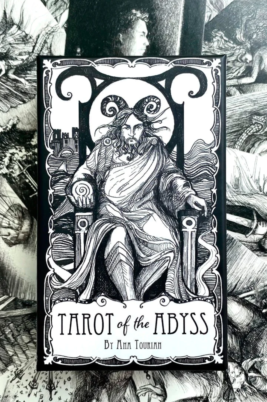 Tarot of the Abyss - Baralho de Tarô com 80 cartas - BotoFé