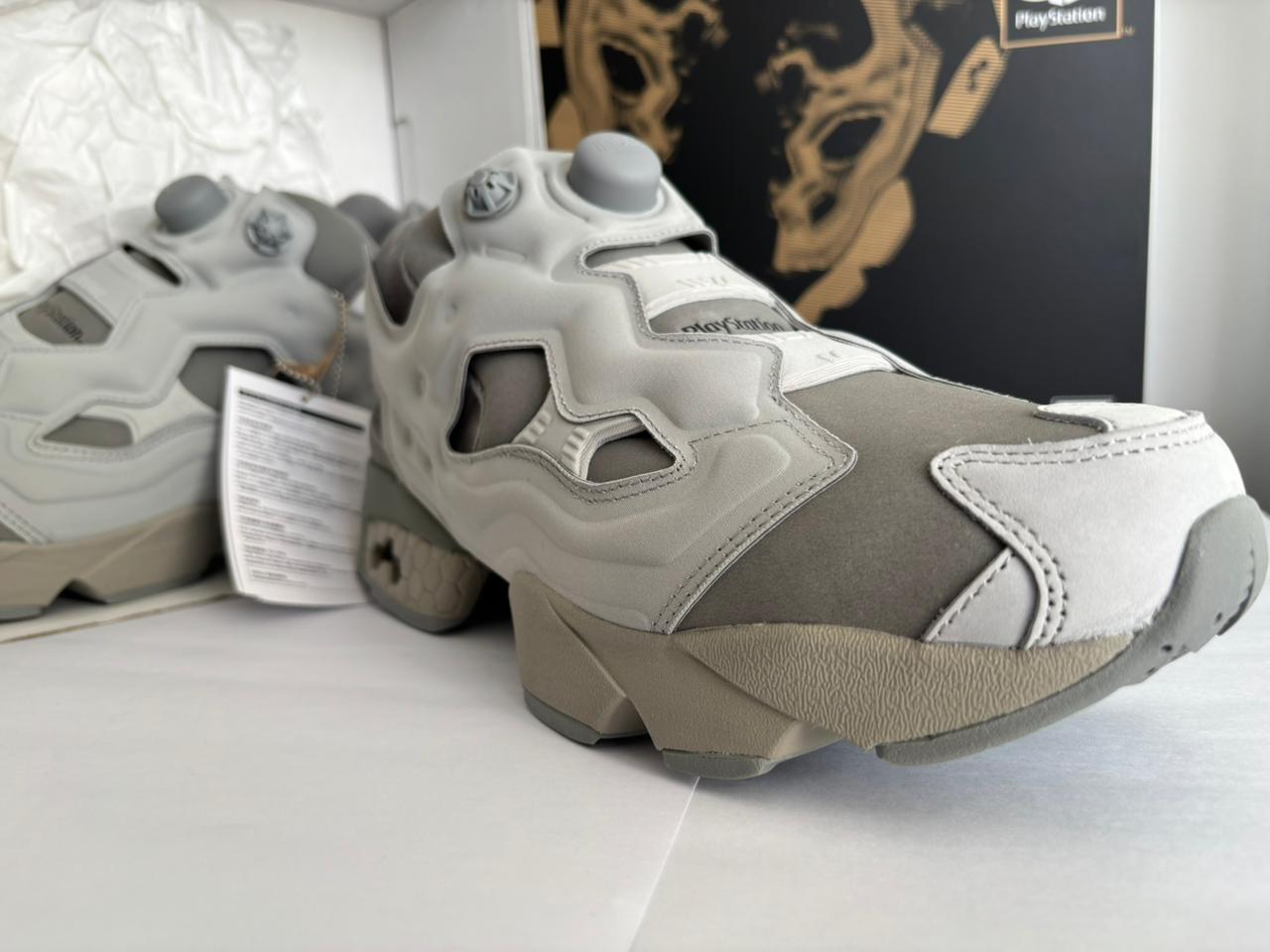 Playstation × Reebok InstaPump Fury 94 Tênis Sony Playstation x Reebok InstaPump Fury 94 30th Anniversary