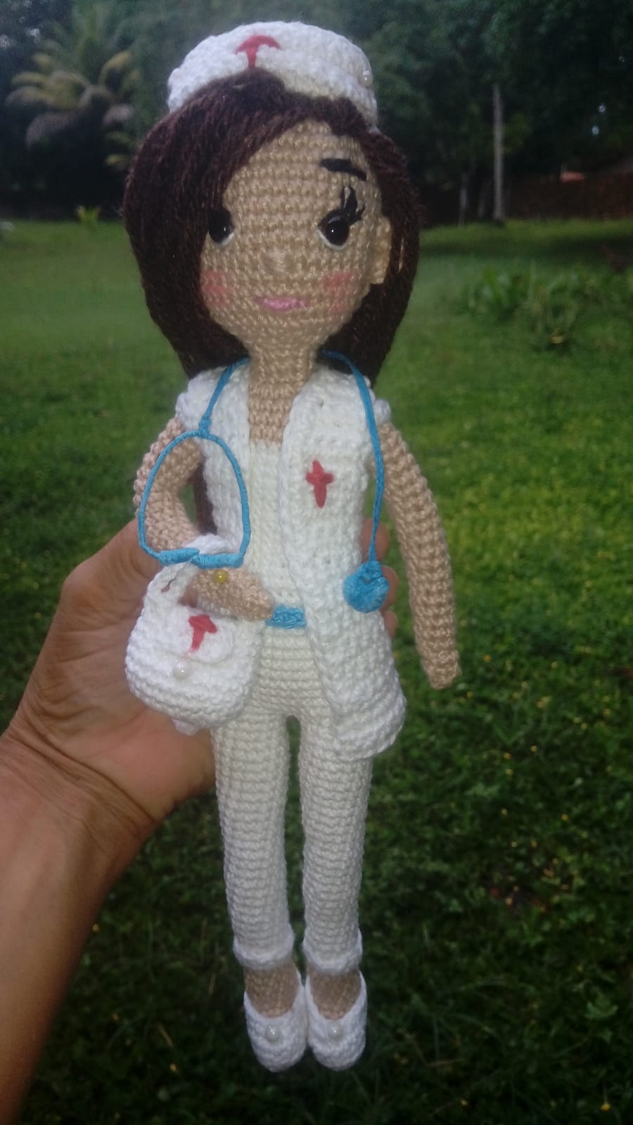 Enfermeira amigurumi 20 cm - O AmiguMimos