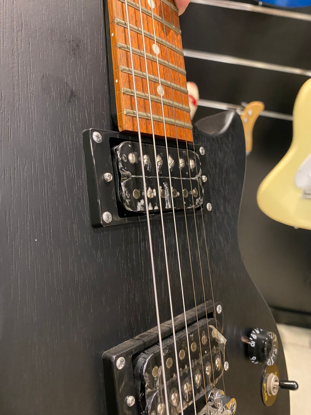 新品同様　エピフォンLes Paul Special VE Worn Ebony EPIPHONE GUIT LES PAUL SPECIAL VE WORN EBONY (OUTLET) - Home