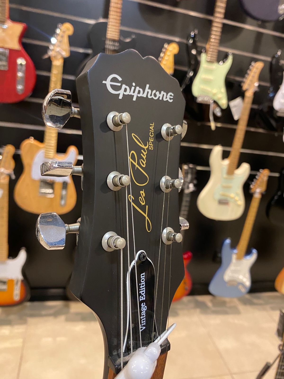 EPIPHONE GUIT LES PAUL SPECIAL VE WORN EBONY (OUTLET) - Home