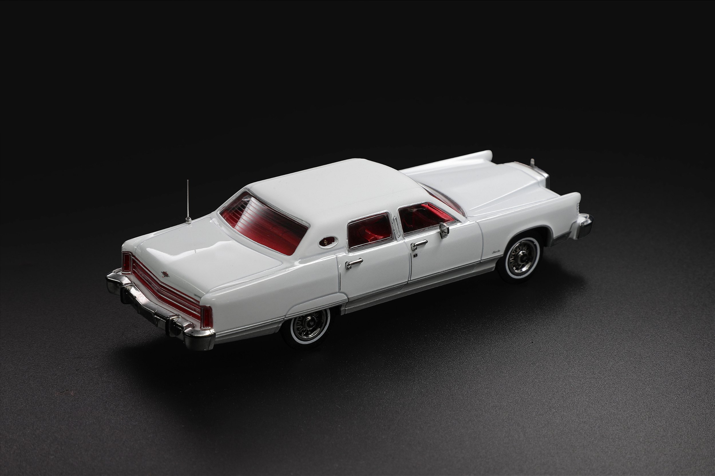 Lincoln Continental Town Car 1979 1:64 Sunstar Branco - Atacado de