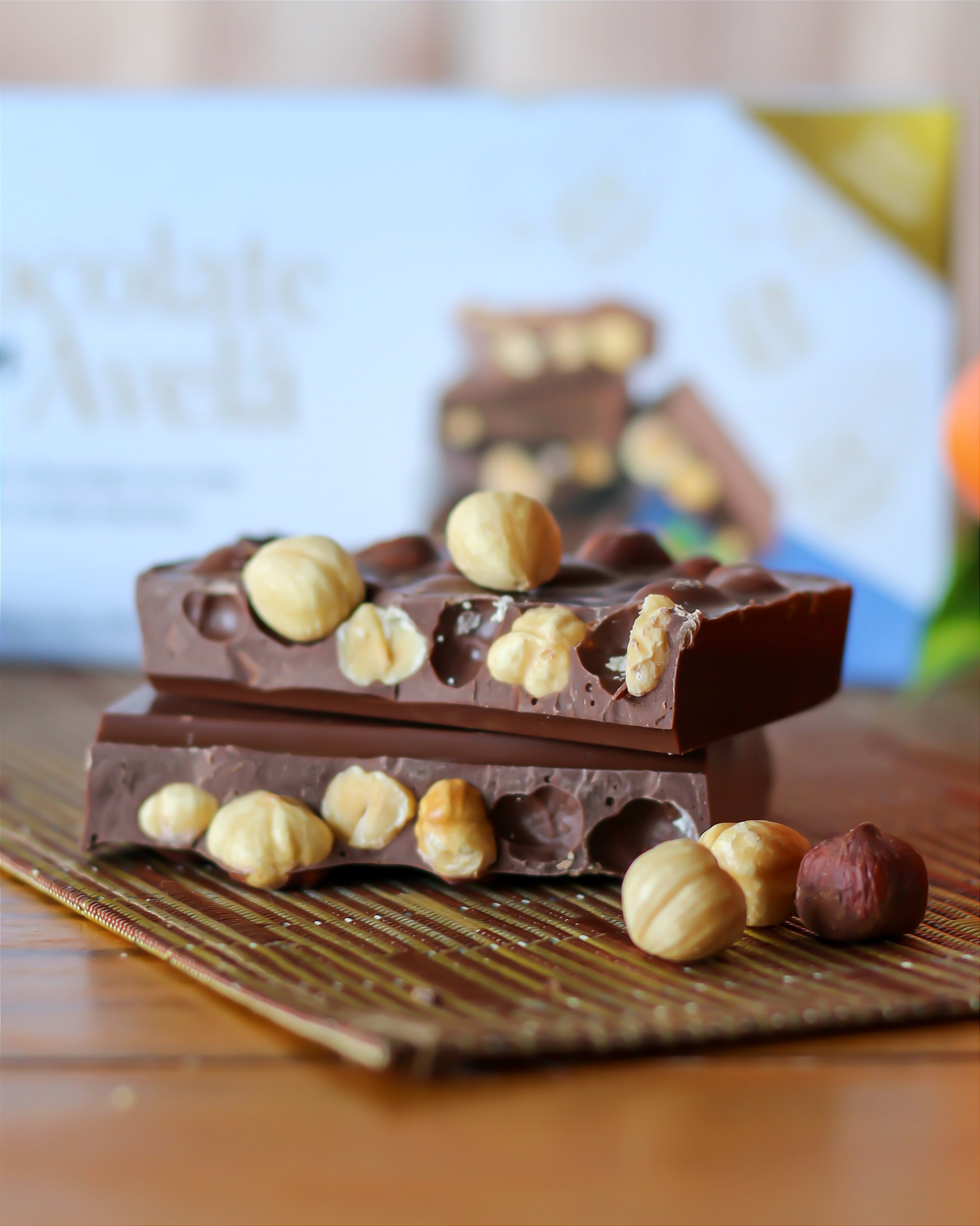 Barra Chocolate ao Leite com Avelãs Inteiras 300g - Ferronatto
